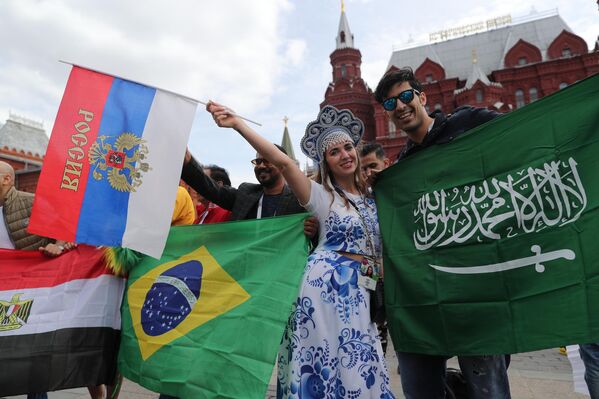 Навијачи на тргу Мањеж током Светског првенства у фудбалу 2018.  - Sputnik Србија