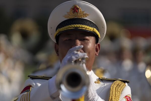 Чланови војног оркестра вежбају  - Sputnik Србија