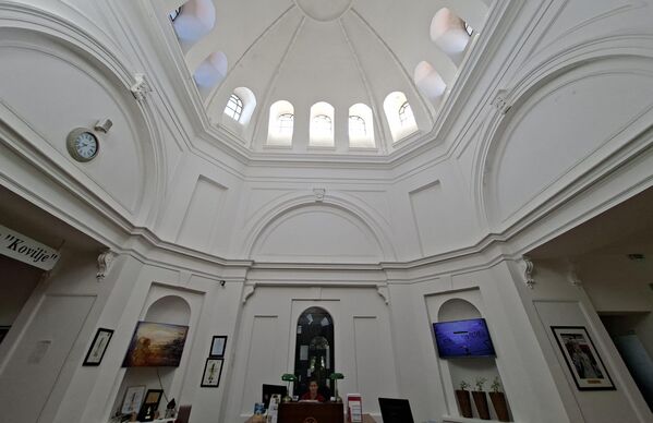 Велнес центар "Ковиље" функционише у оквиру Специјалне болнице за рехабилитацију, а гости овог спа центра се могу купати у оригиналној кади краља Петра - Sputnik Србија