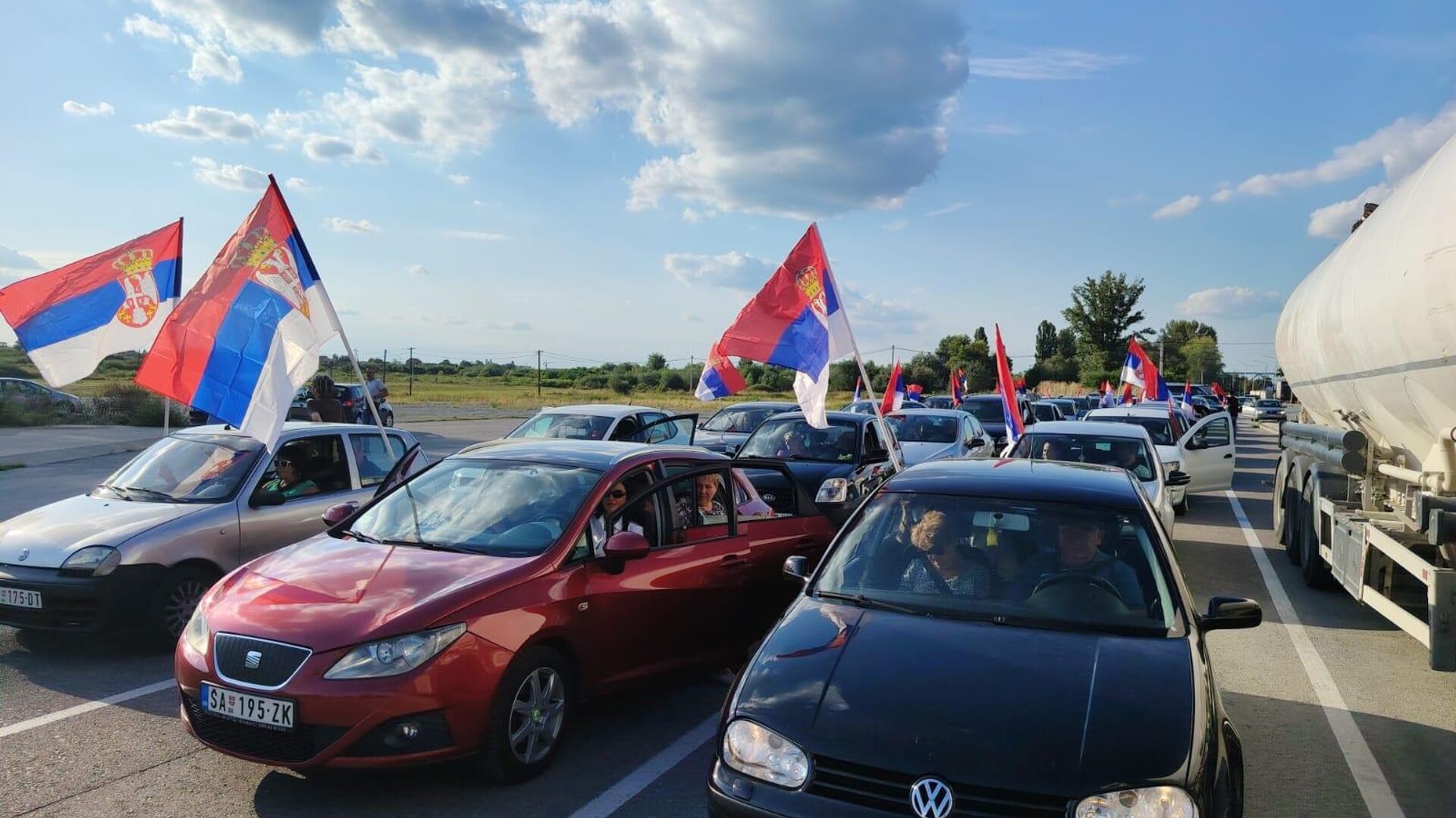 Protesti protiv blokada u Srbiji. - Sputnik Srbija, 1920, 23.08.2025
