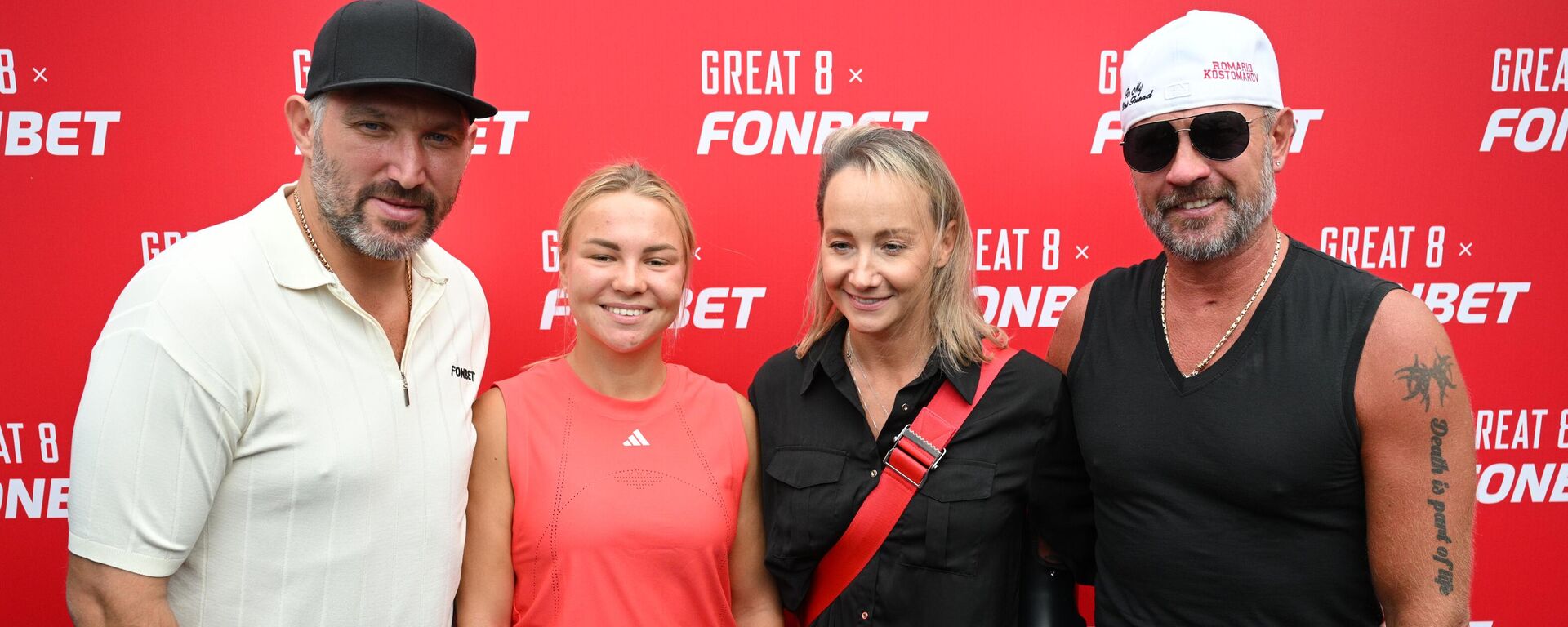 Dijana Šnajder sa Aleksandrom Ovečkinom i Romanom Kostomarovim - Sputnik Srbija, 1920, 24.08.2025