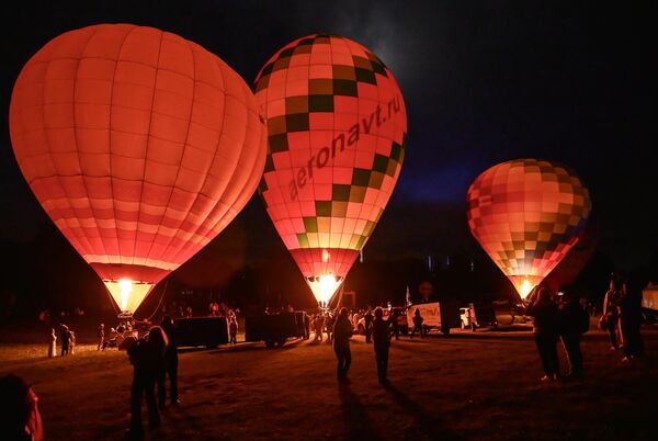 Припреме за светлосну представу на небу Припреме за светлосну представу на небу - Sputnik Србија