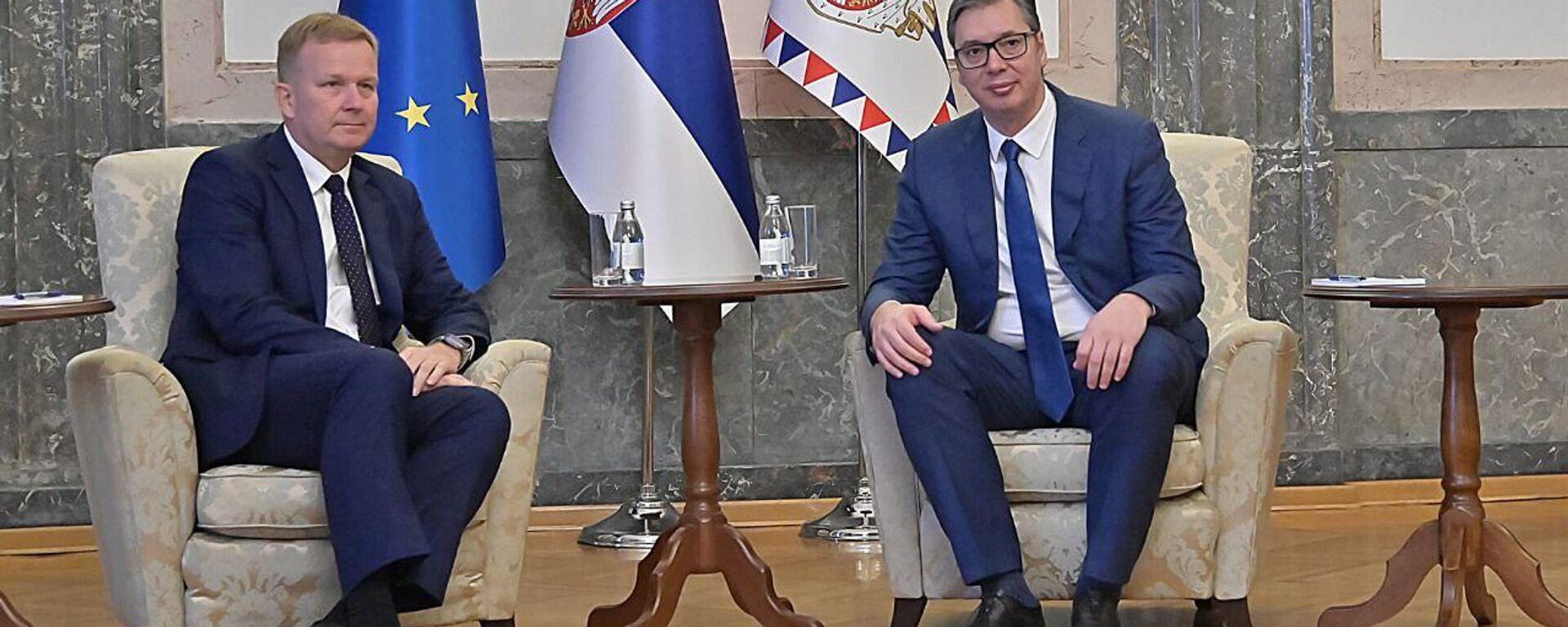 Vučić sa specijalnim predstavnikom Evropske unije za dijalog Beograda i Prištine Peterom Sorensenom - Sputnik Srbija, 1920, 26.08.2025