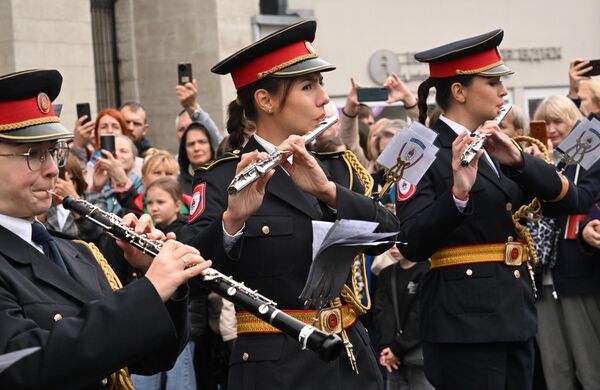 Војни оркестар Републике Српске током свечаног марша учесника војно-музичког фестивала „Спаска кула“  у Москви.  - Sputnik Србија