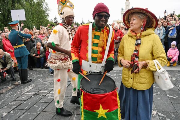 Председнички оркестар Буркине Фасо током свечаног марша. - Sputnik Србија