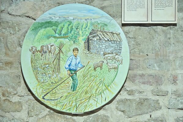 "Стеване мој, мајкина узданицо". У првој реченици текста који прати слику на којој је осликан 21. годишњи Стеван Вечерина, преточен је сав бол мајке за изгубљеним сином - Sputnik Србија