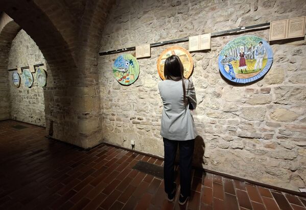 У ратним сукобима на простору бивше Југославије многе породице су изгубиле своје најмилије. У акцији Олуја, коју је хрватска војска извела од 4. до 7. августа 1995. године, убијено је или нестало око 2.000 Срба, а више од 220.000 је протерано са својих огњишта  - Sputnik Србија