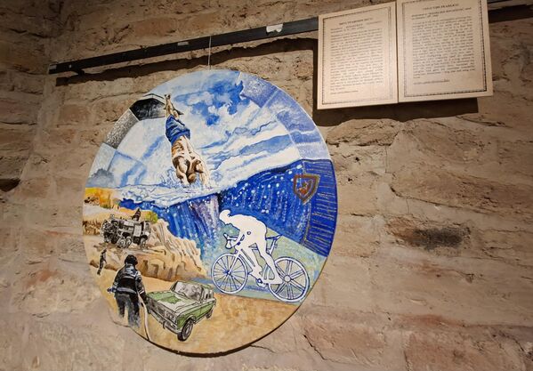 Изложбу “Сећања у слици”  реализовало је Удружење породица несталих и погинулих лица ,,Суза“ - Sputnik Србија