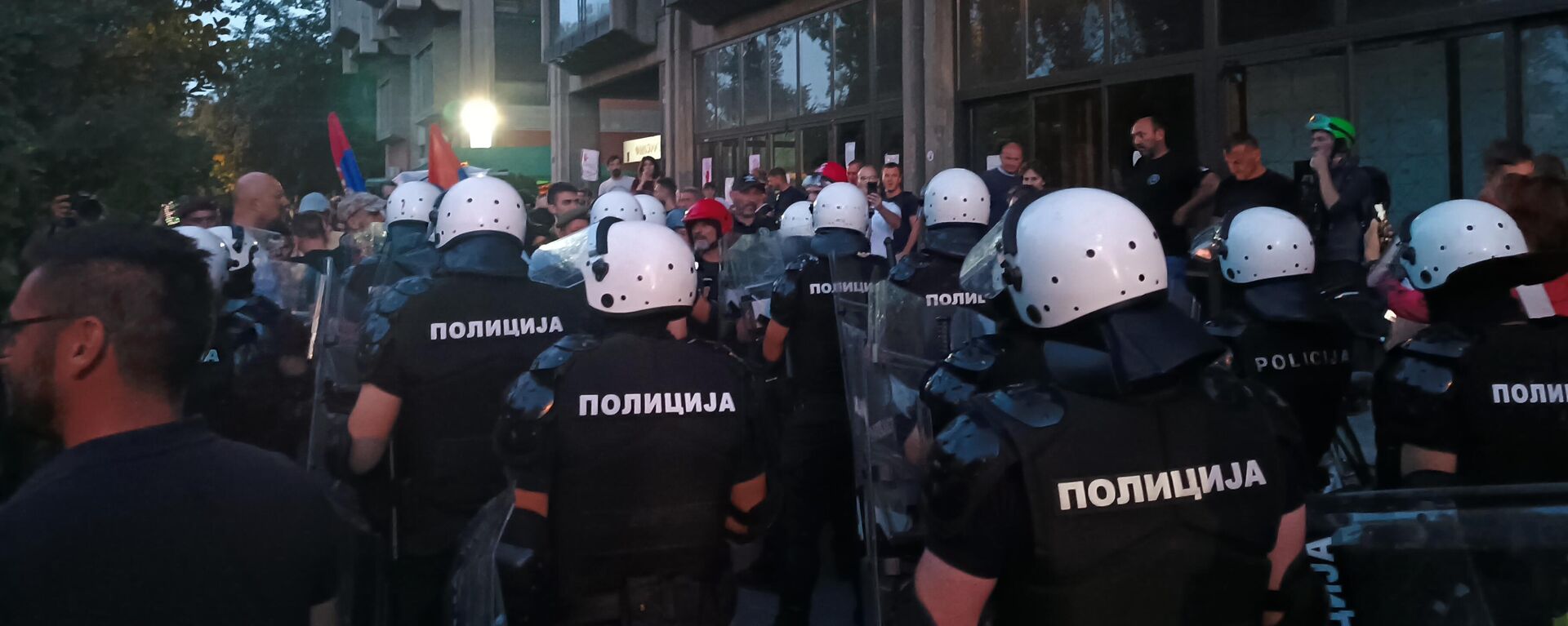 Novi Sad, policija ispred Filološkog fakulteta - Sputnik Srbija, 1920, 27.08.2025