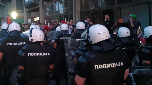 Нови Сад, полиција испред Филолошког факултета - Sputnik Србија