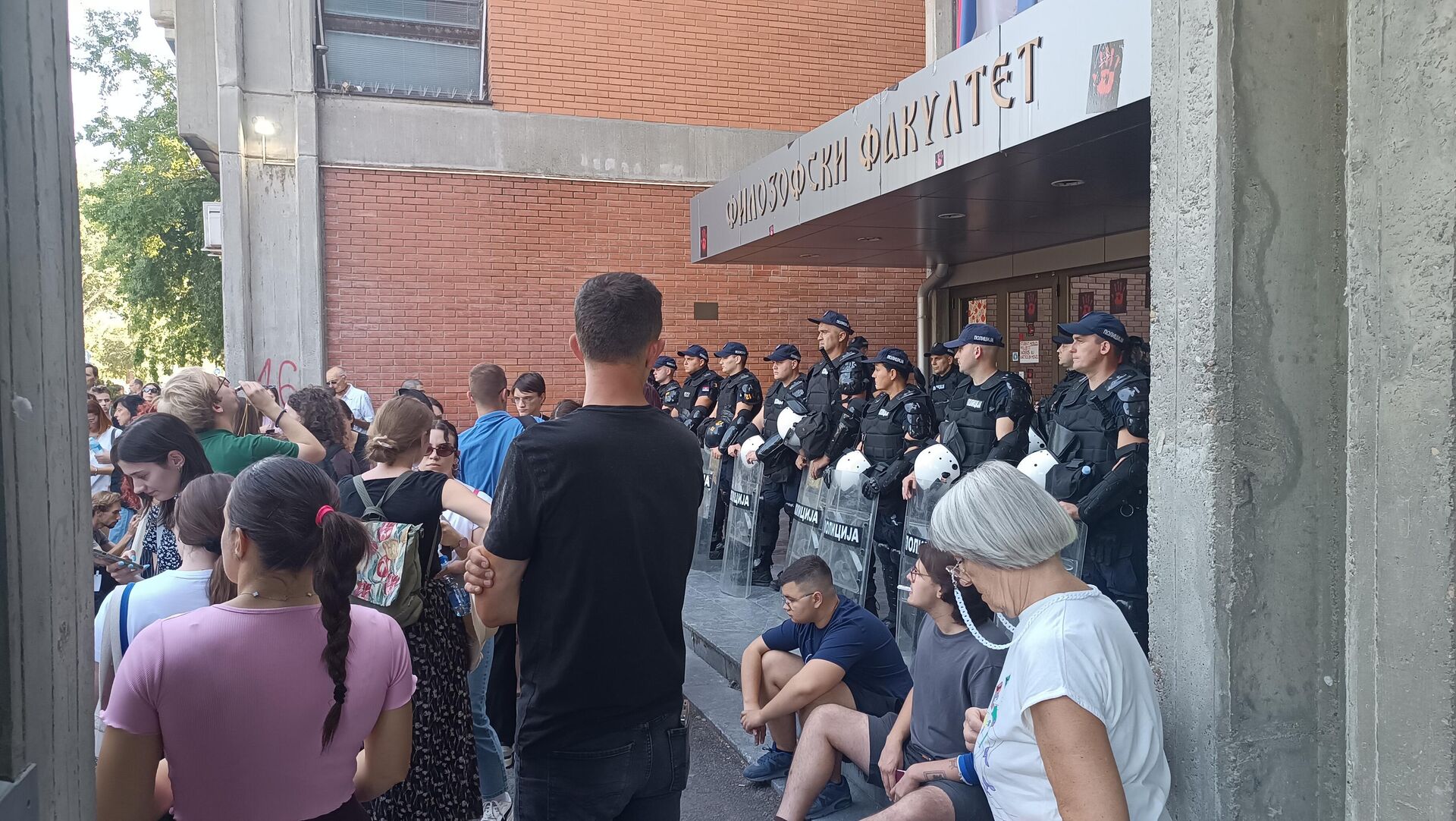 Studenti ispred Filozofskog fakulteta u Novom Sadu - Sputnik Srbija, 1920, 27.08.2025