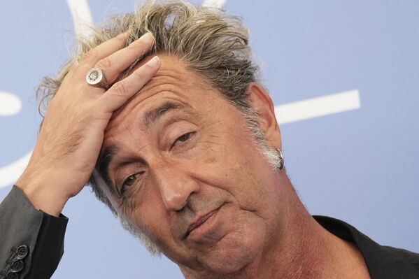 Паоло Сорентино носи прстен са ликом Дијега Марадоне. Паоло Сорентино носи прстен са ликом Дијега Марадоне. - Sputnik Србија