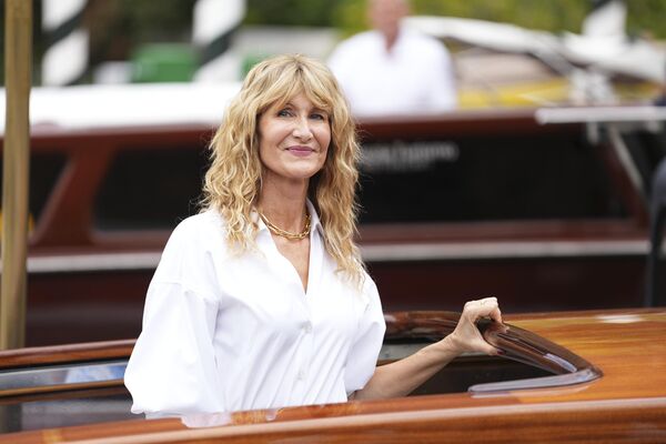 Глумица Лора Дерн стиже на Фестивал у Венецији. Глумица Лора Дерн стиже на Фестивал у Венецији. - Sputnik Србија