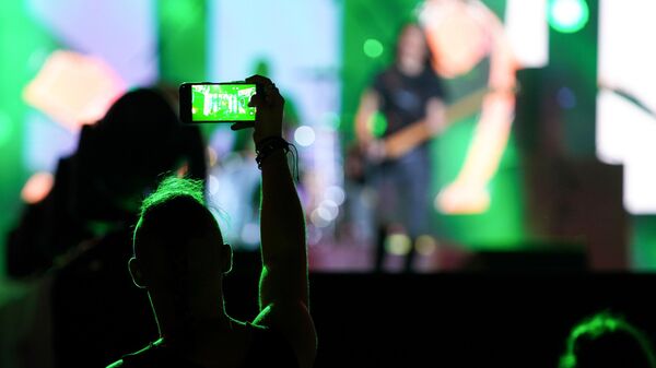 Nastupom rok grupe „E-play” počeo „Bir fest“ na beogradskom Ušću - Sputnik Srbija