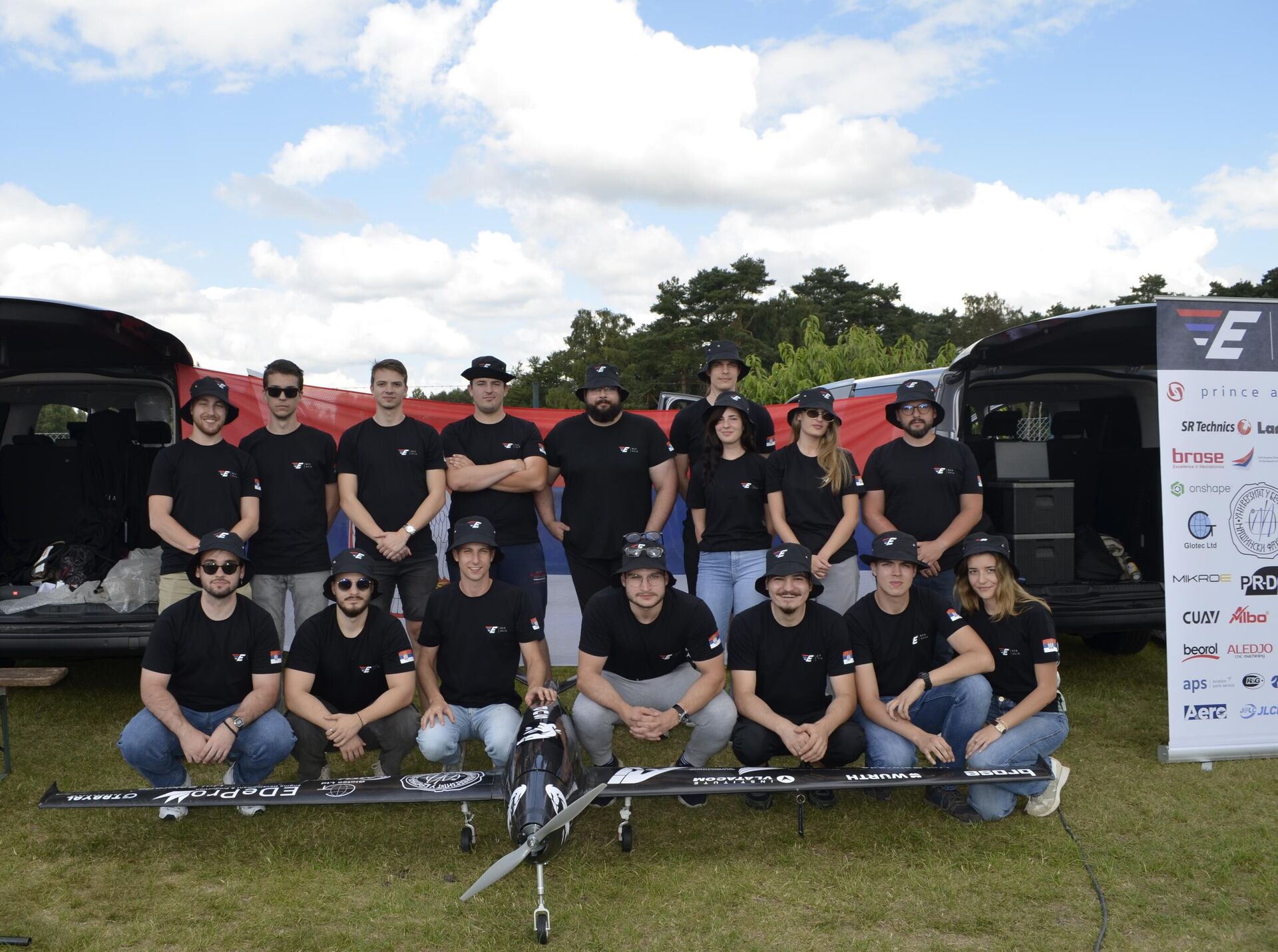 SUP o deo tima koji se nada da će kolege jednog dana na studijama konstruisati i pravi avion - Sputnik Srbija, 1920, 30.08.2025