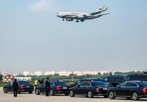 Авион Владимира Путина слетео је на аеродром Бинхај у граду Тјанђину у Кини. - Sputnik Србија