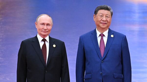 Sammit ŠOS-2025 Putin i Si - Sputnik Srbija
