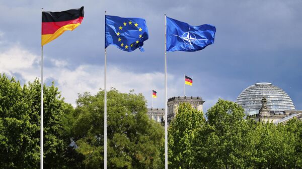 Zastave Nemačke, EU i NATO-a u Berlinu - Sputnik Srbija