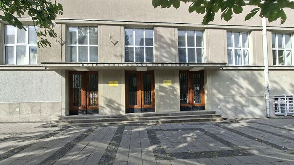 Učenci Pete beograjske gimnazije nadaljevali z blokado šole.