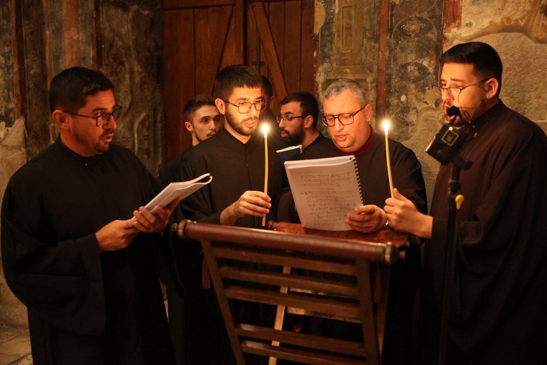 Хор канонске Албанске православне цркве на Литургији у Високим Дечанима - Sputnik Србија, 1920, 01.09.2025