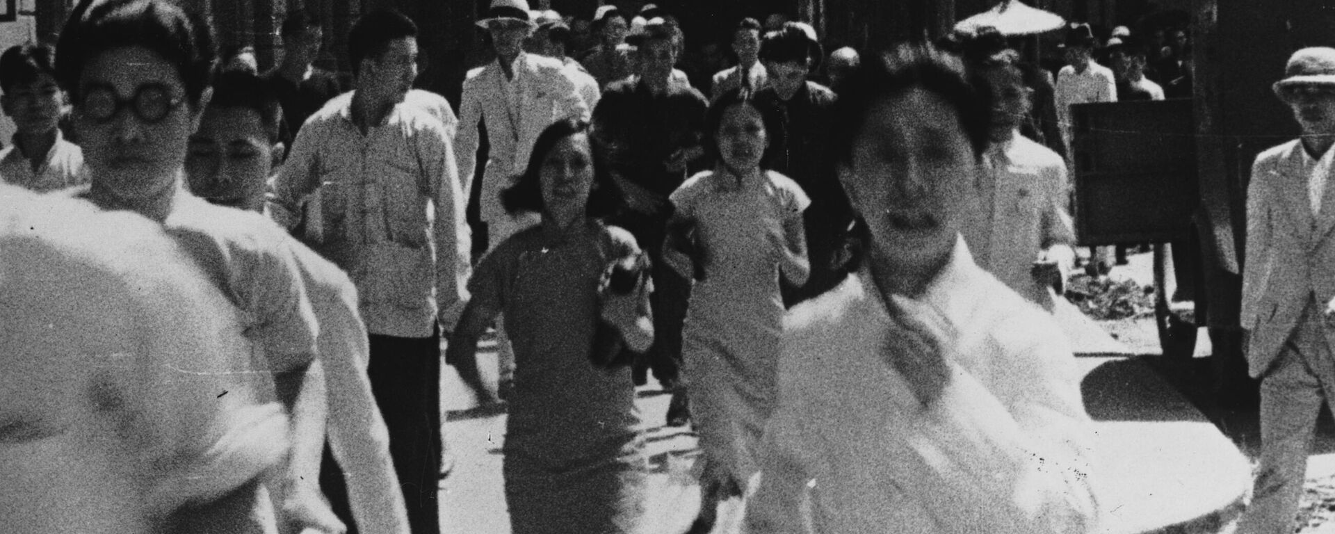 Žiteli Kantona vo vremя яponskih bombardirovok v Яpono-kitaйskoй voйne - Sputnik Srbija, 1920, 04.09.2025