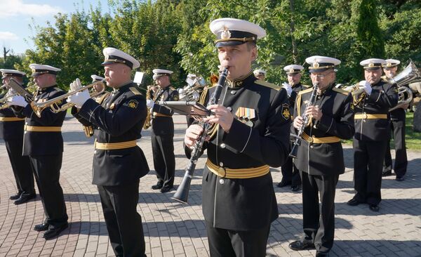 Почасна гарда на отварању парка Победе имала је свој програм. - Sputnik Србија