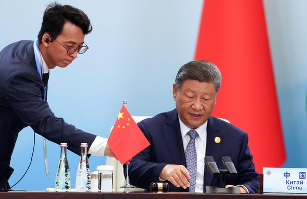 Председник Народне Републике Кине (НРК) Си Ђинпинг на састанку Савета шефова држава Шангајске организације за сарадњу (ШОС) у Тјенђину. - Sputnik Србија