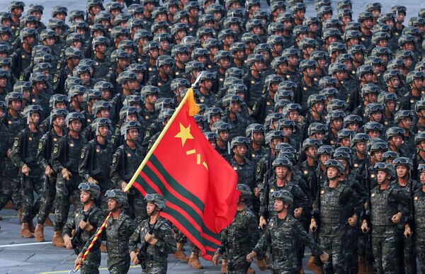 Приказан је и дефиле војних јединица – ваздухопловних, са авионима и хеликоптерима. - Sputnik Србија