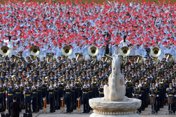 На паради је учествовало 10.000 војника. - Sputnik Србија