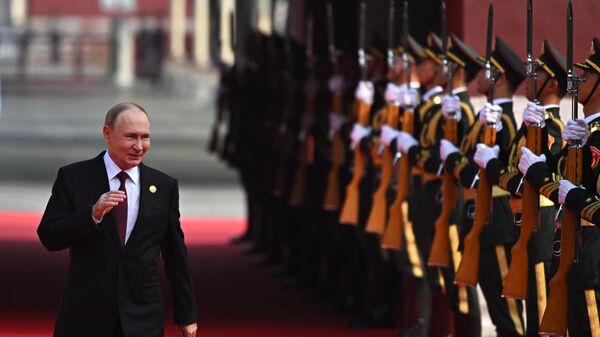 Predsednik Rusije Vladimir Putin na vojnoj paradi u Pekingu. - Sputnik Srbija