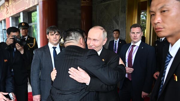 Завршен састанак који је трајао 2,5 сата: Путин испратио Кима до кола /видео/