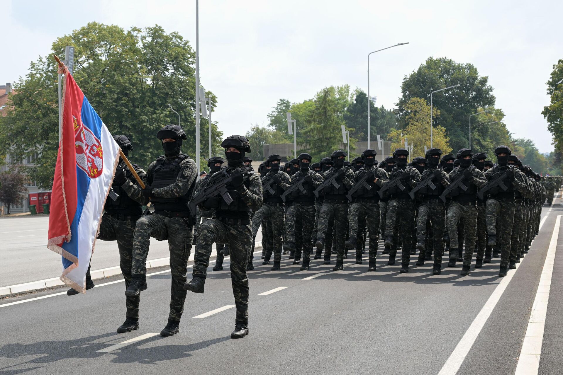 Начелник Генералштаба Војске Србије генерал Милан Мојсиловић у обиласку јединица Војске Србије које се припремају за војну параду под слоганом „Снага јединства“ Начелник Генералштаба Војске Србије генерал Милан Мојсиловић у обиласку јединица Војске Србије које се припремају за војну параду под слоганом „Снага јединства“ - Sputnik Србија, 1920, 04.09.2025