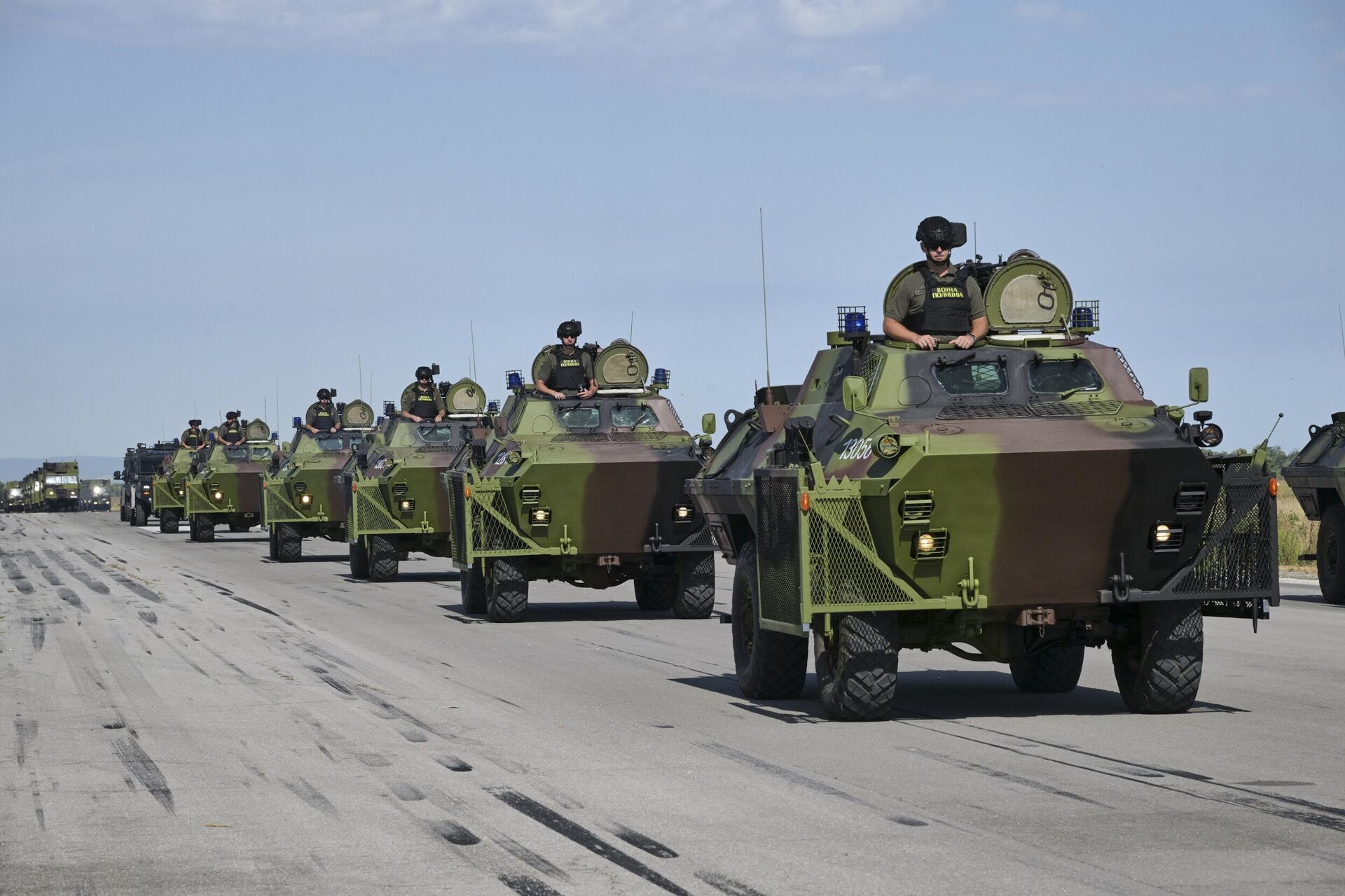 Начелник Генералштаба Војске Србије генерал Милан Мојсиловић у обиласку јединица Војске Србије које се припремају за војну параду под слоганом „Снага јединства“ Начелник Генералштаба Војске Србије генерал Милан Мојсиловић у обиласку јединица Војске Србије које се припремају за војну параду под слоганом „Снага јединства“ - Sputnik Србија, 1920, 04.09.2025
