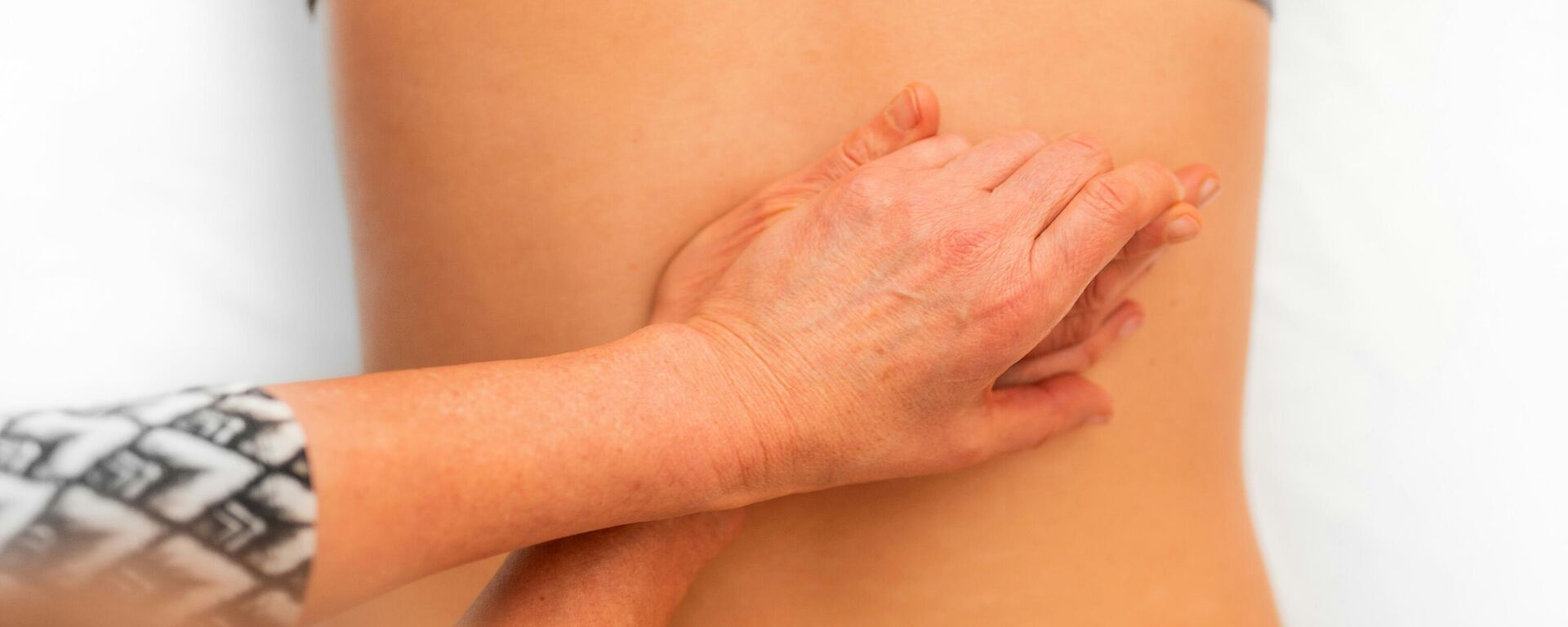 кичма масажа леђа - Sputnik Србија, 1920, 04.09.2025