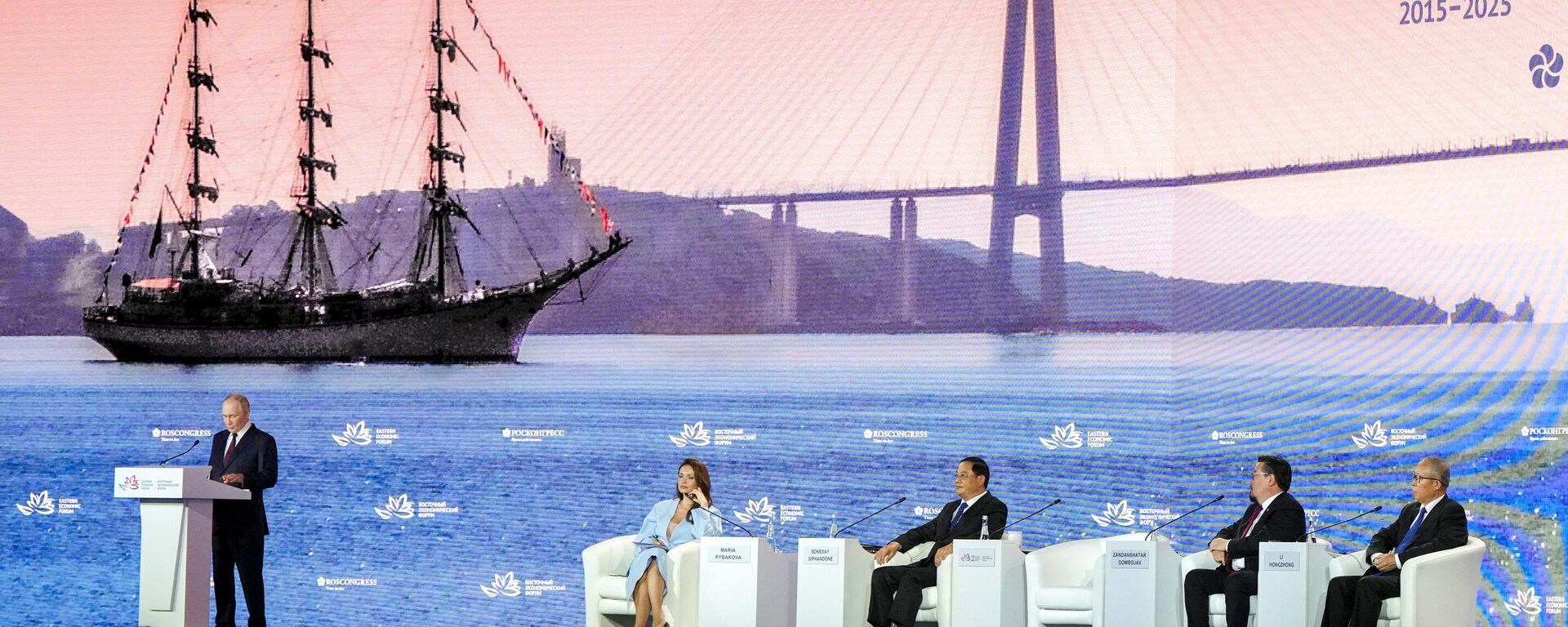 Ruski predsednik Vladimir Putin na Istočnom ekonomskom forumu u Vladivostoku - Sputnik Srbija, 1920, 05.09.2025