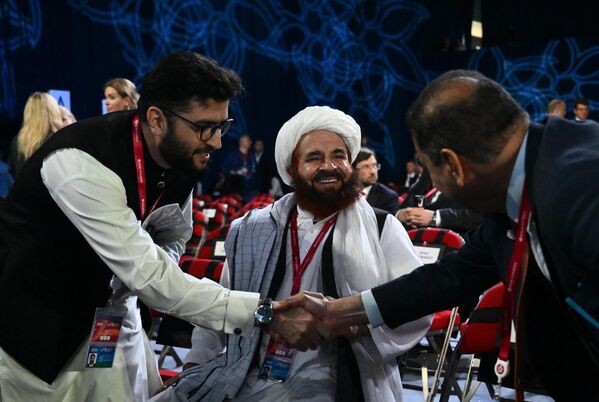 Gosti na Forum... - Sputnik Srbija