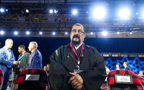 Poznati američki glumac takođe je prisustvovao Forumu - Sputnik Srbija