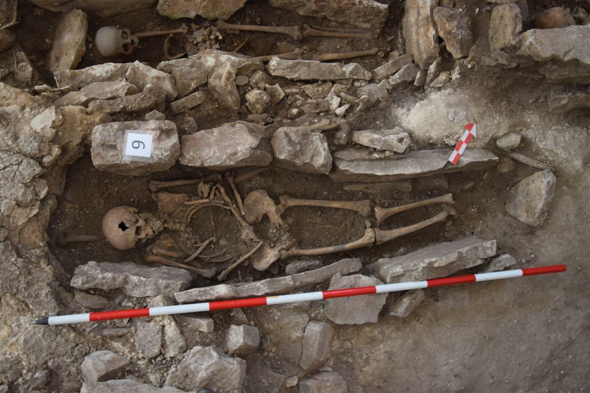 Crkva Svetog Petra podignuta je na groblju koje počinje da se formira u 12. veku na prostoru nekadašnje bazilike - Sputnik Srbija, 1920, 07.09.2025