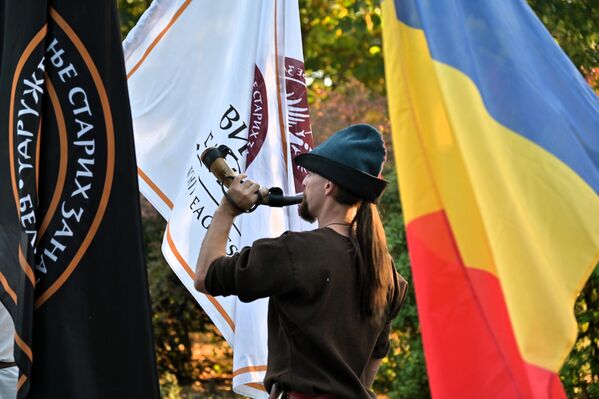 Трећи по реду Витешки фестивал организовало је Удружење за очување старих заната и вештина Бели орлови, заједно са Градом Београдом и ЈП Београдска тврђава.  - Sputnik Србија