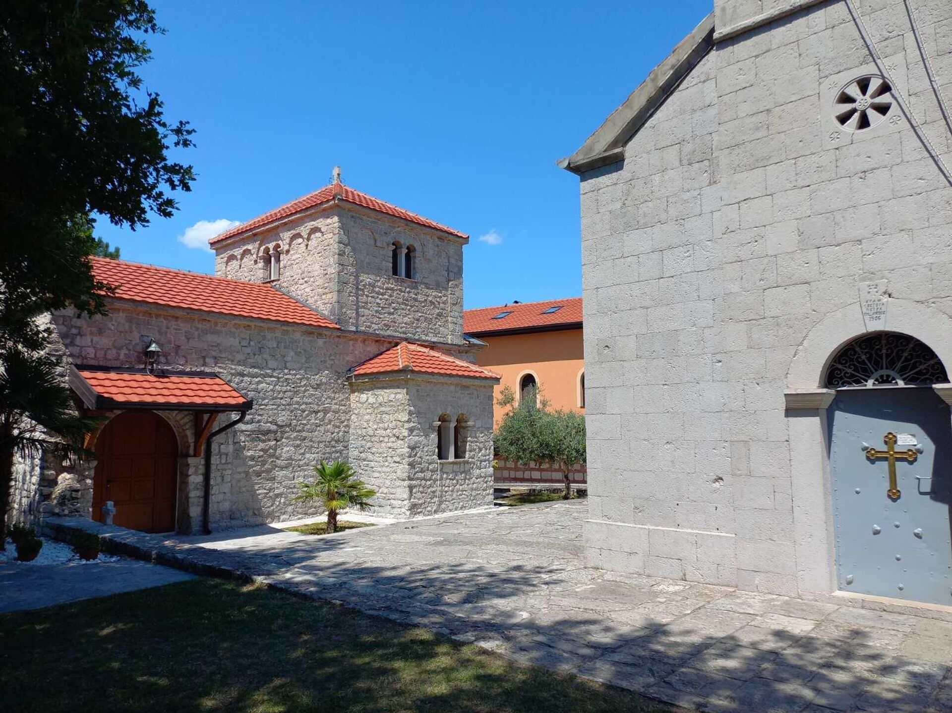 Manastir Svetih Apostola Petra i Pavla
 - Sputnik Srbija, 1920, 07.09.2025