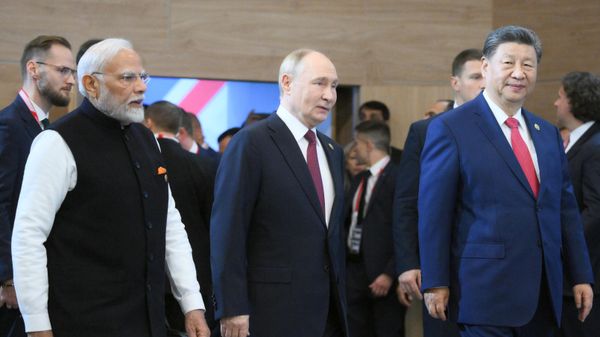 Премијер Индије Нарендра Моди, председник Русије Владимир Путин и председник Кине Си Ђинпинг - Sputnik Србија
