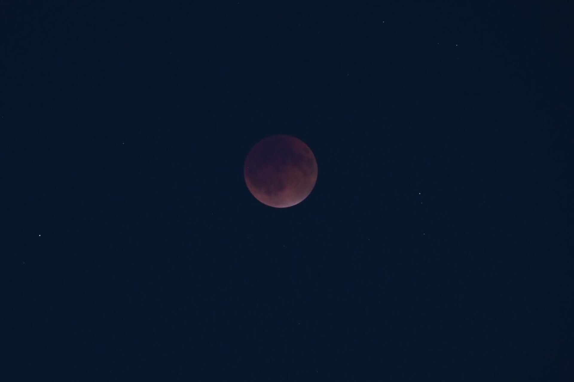 Крвави Месец над Београдом. - Sputnik Србија, 1920, 07.09.2025