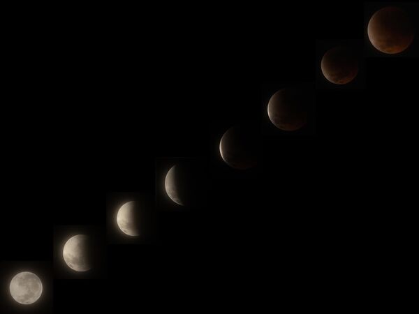 Композитна фотографија приказује фазе „крвавог месеца“ током потпуног помрачења Месеца 8. септембра 2025. у Сурабаји, Индонезија. - Sputnik Србија