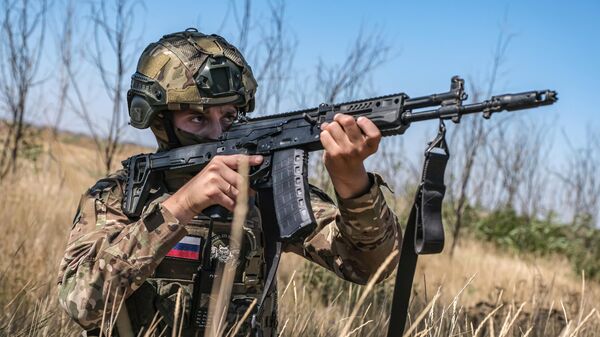 Припадник инжењеријског пука групе Дњепар у зони специјалне операције Припадник инжењеријског пука групе Дњепар у зони специјалне операције - Sputnik Србија