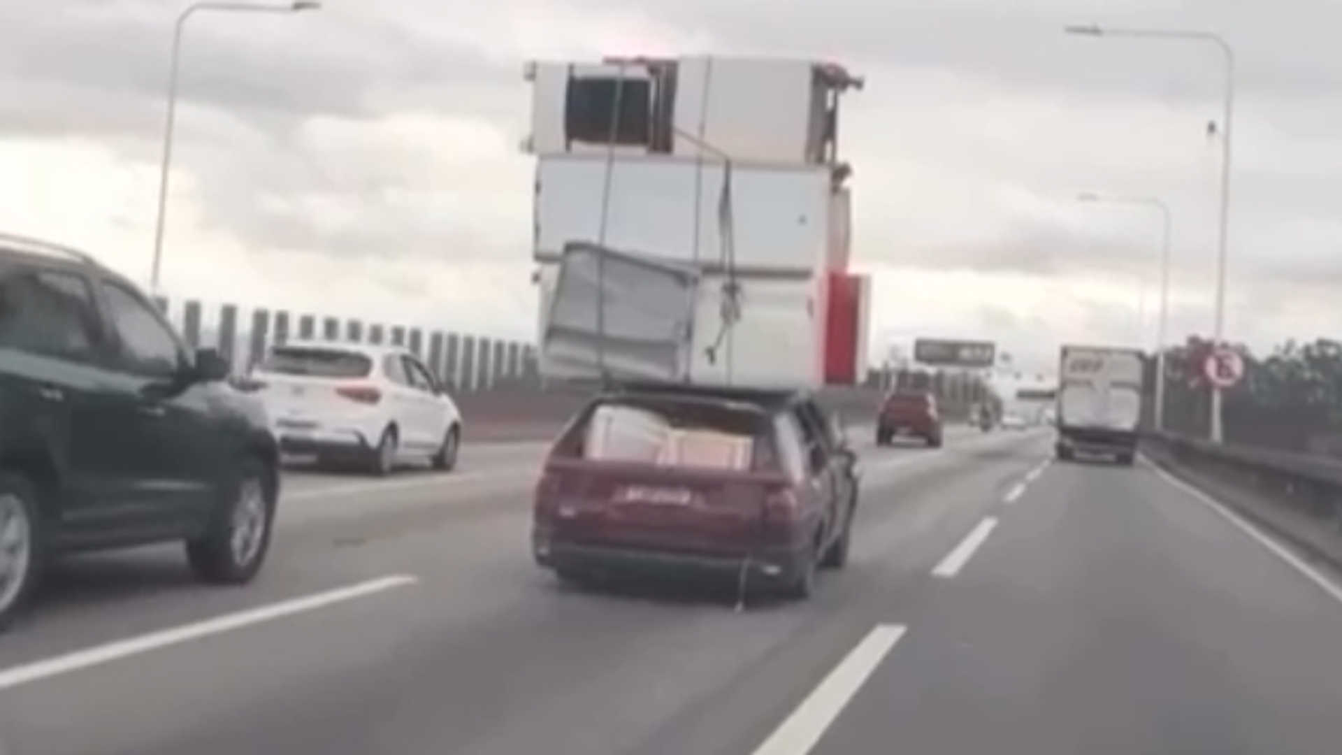 Пртљаг на аутомобилу. Пртљаг на аутомобилу. - Sputnik Србија, 1920, 10.09.2025