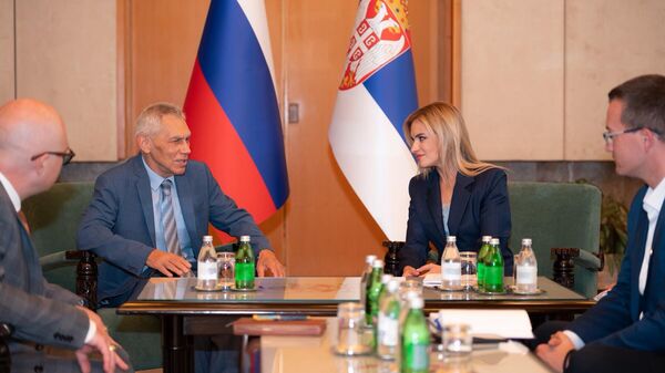 Милица Ђурђевић Стаменковски са амбасадором Русије Александром Боцан Харченком  - Sputnik Србија
