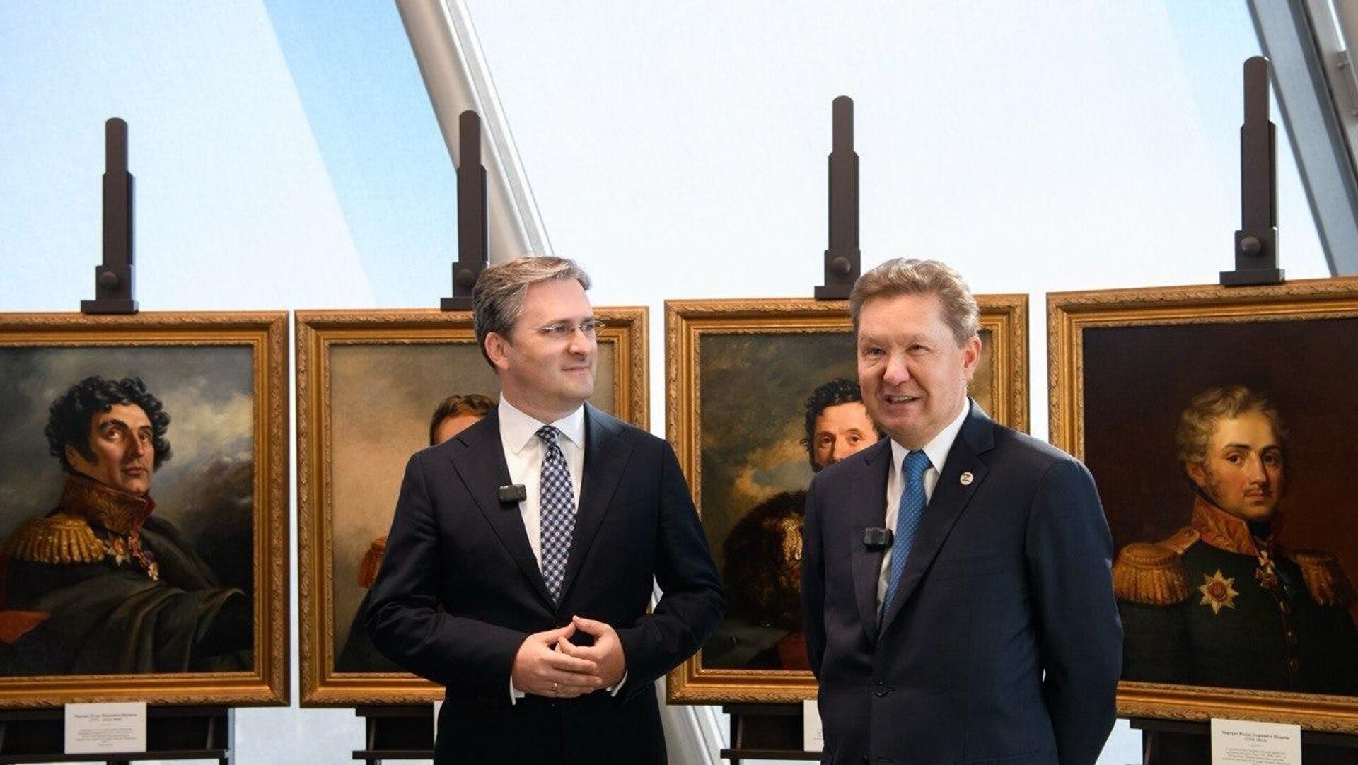 Портрети руских војсковођа и државника српског порекла уручени министру Селаковићу Портрети руских војсковођа и државника српског порекла уручени министру Селаковићу - Sputnik Србија, 1920, 11.09.2025