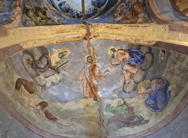 Jedine sačuvane freske datiraju iz druge polovine 19. veka, i te freske su sačuvane u kupoli. - Sputnik Srbija