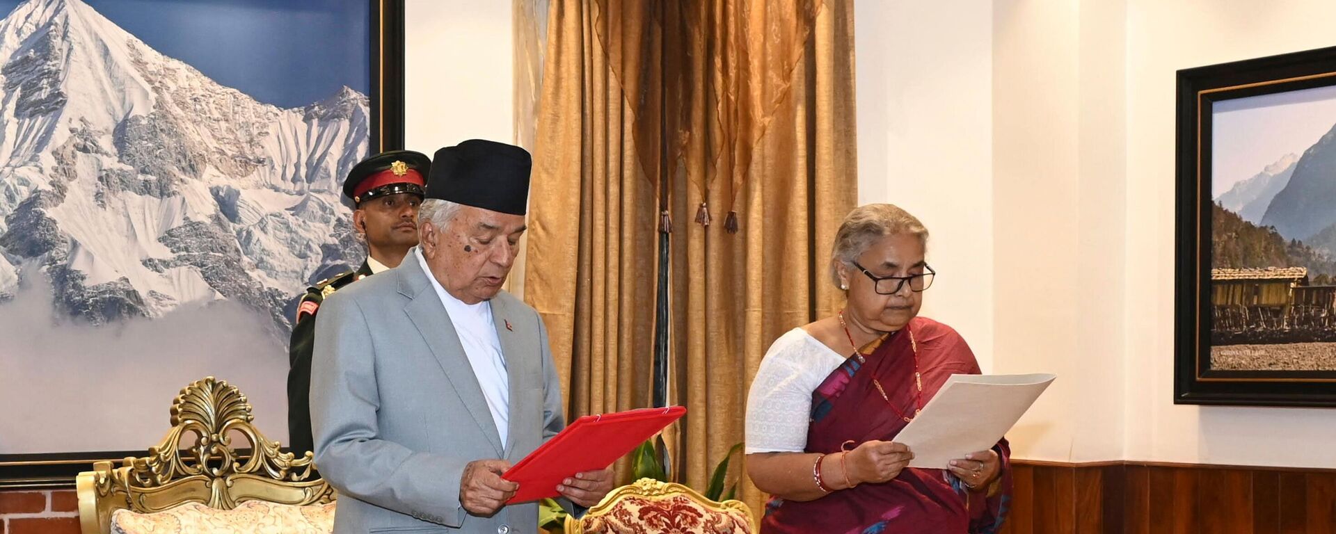 Bившa председница Врховног суда Сушилу Карки полаже заклетву пред непалским председником Рамчандром Пауделом - Sputnik Србија, 1920, 13.09.2025