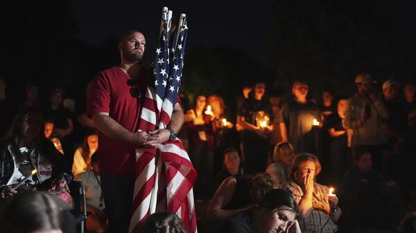 Hiljade Amerikanaca odalo počast Čarliju Kirku - Sputnik Srbija
